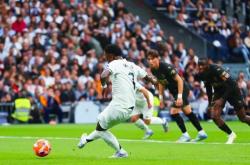 爱游戏中国官网-皇马惨遭击败，遭遇惊天逆转(皇马惨遭击败,遭遇惊天逆转是真的吗)