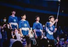 爱游戏网页版入口-包含金鹰特攻迎战苍狼突击，战术得当压制对手，统治赛场毫无争议的词条