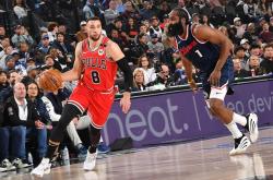 爱游戏入口-包含公牛背靠背大胜，拉文继续刷新职业生涯纪录的词条