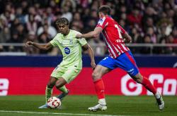 爱游戏亚洲官网-西班牙足球联赛发生争议，裁判判罚受质疑