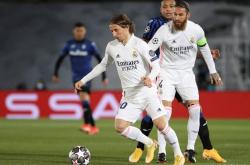 爱游戏体育平台-包含皇马连扳两球晋级，出色表现耀眼惊艳！的词条