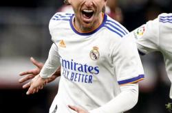 爱游戏体育直播-莫德里奇复出助攻，皇马逆袭登顶