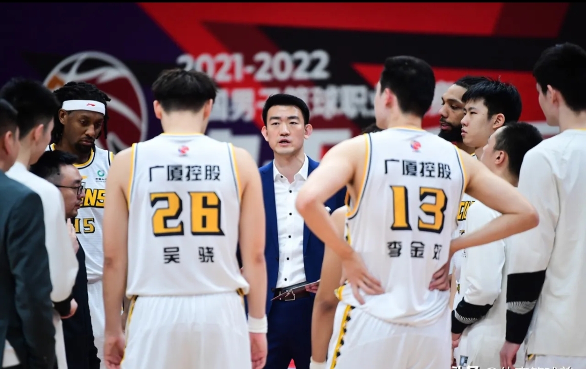 广东宏远队主教练因伤离席，球队成竞争短板的简单介绍