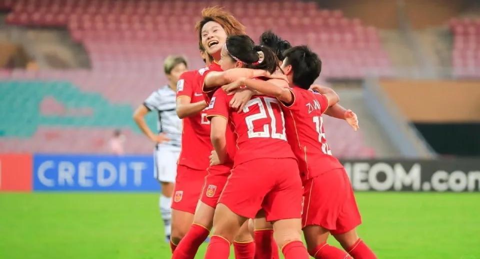 包含德国女足力克澳大利亚，取得国际比赛胜利的词条