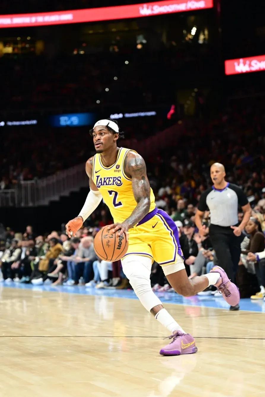 篮球明星纷纷公开伤势，球迷争议不断