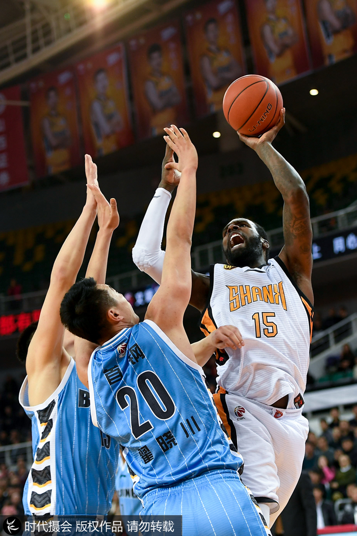 药厂主场取胜，击退对手追赶的简单介绍