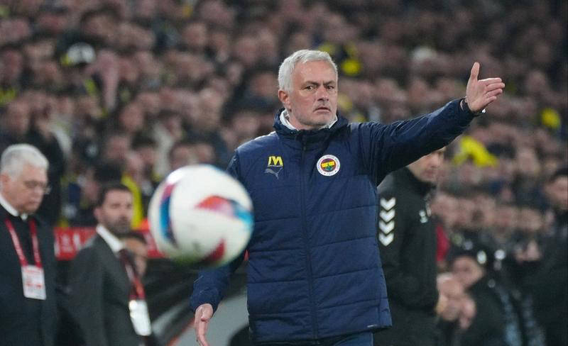 球队主帅因战术失误遭到批评