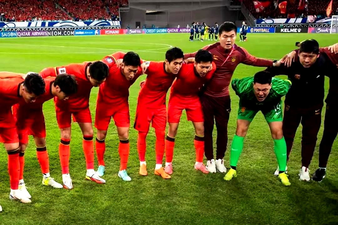 各队球员紧张备战下一场比赛