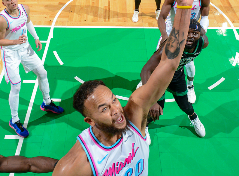 骑士逆转凯尔特人，取得三连胜