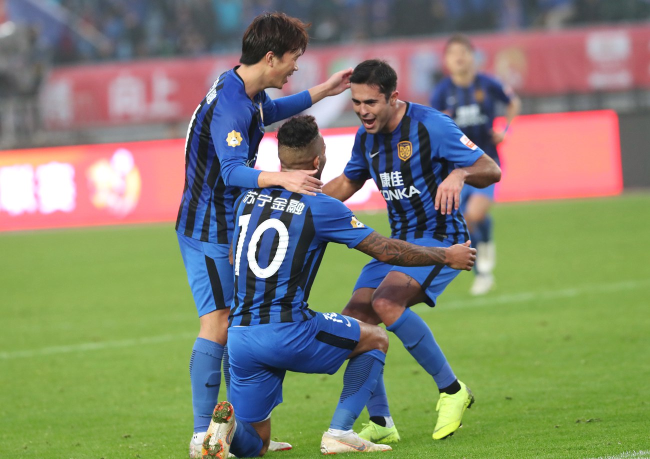 江苏苏宁主场扳平比分，与对手握手言和