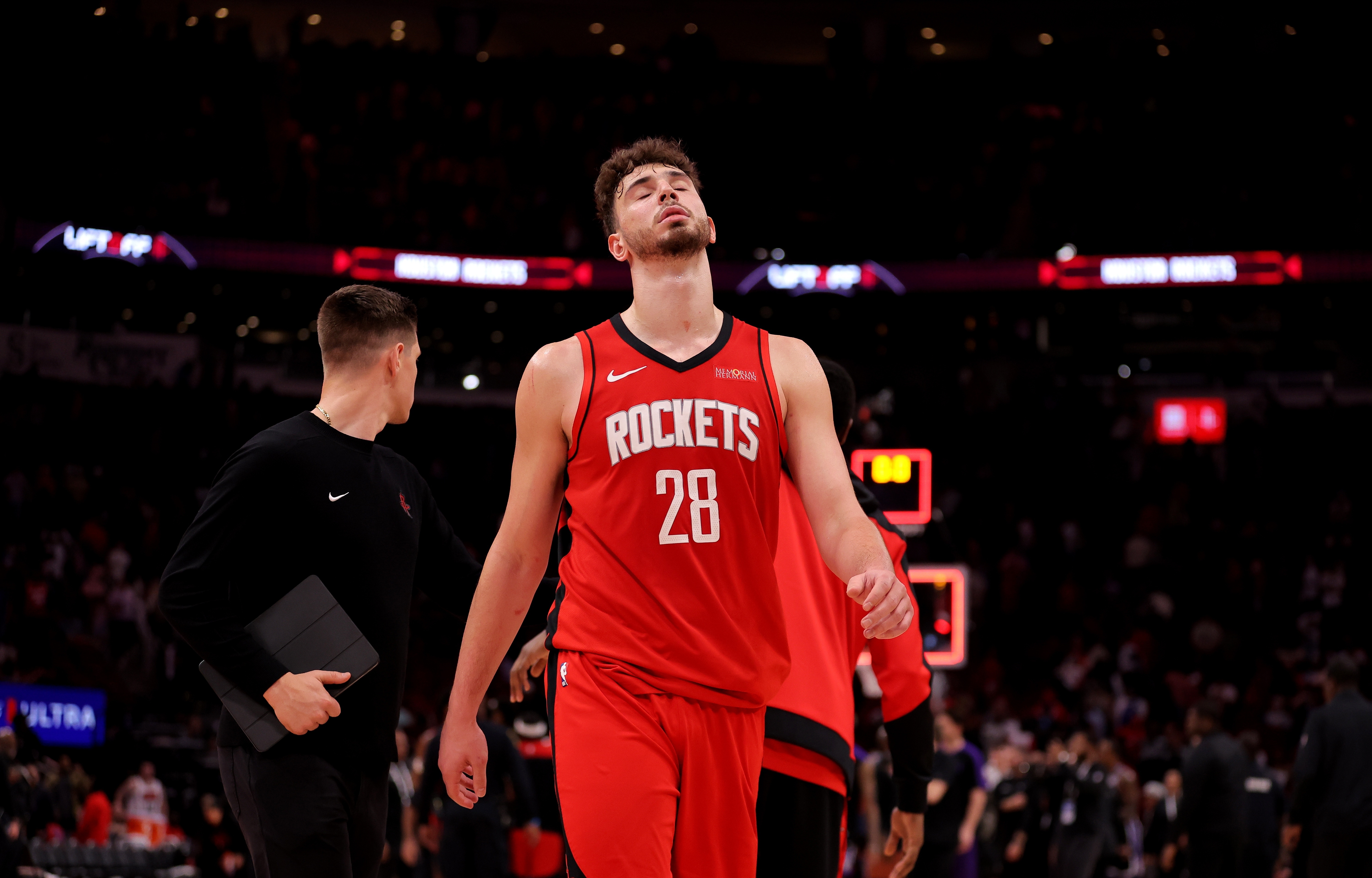 球员在比赛中误失绝佳得分机会