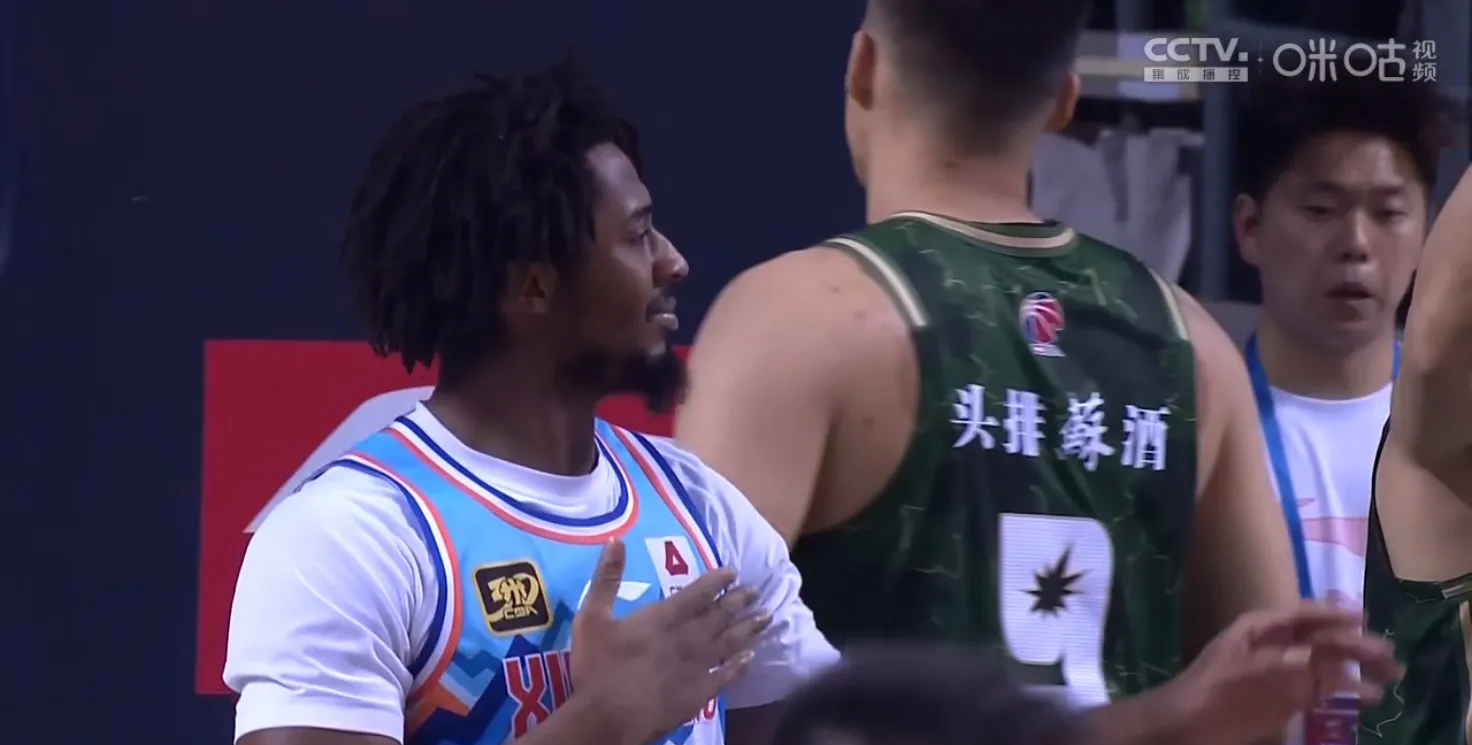 新疆男篮客场逆转南京队，夺得关键胜利